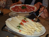 Sommerspaziergang und Spargelessen 2018 - Spargel und Beilagen satt.